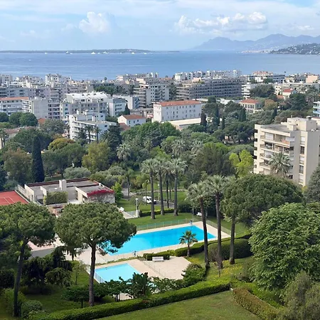 Апартаменти Penthouse Duplex Rooftop Eden Parc