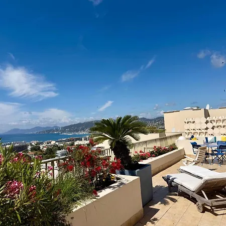 Penthouse Duplex Rooftop Eden Parc Апартаменти *